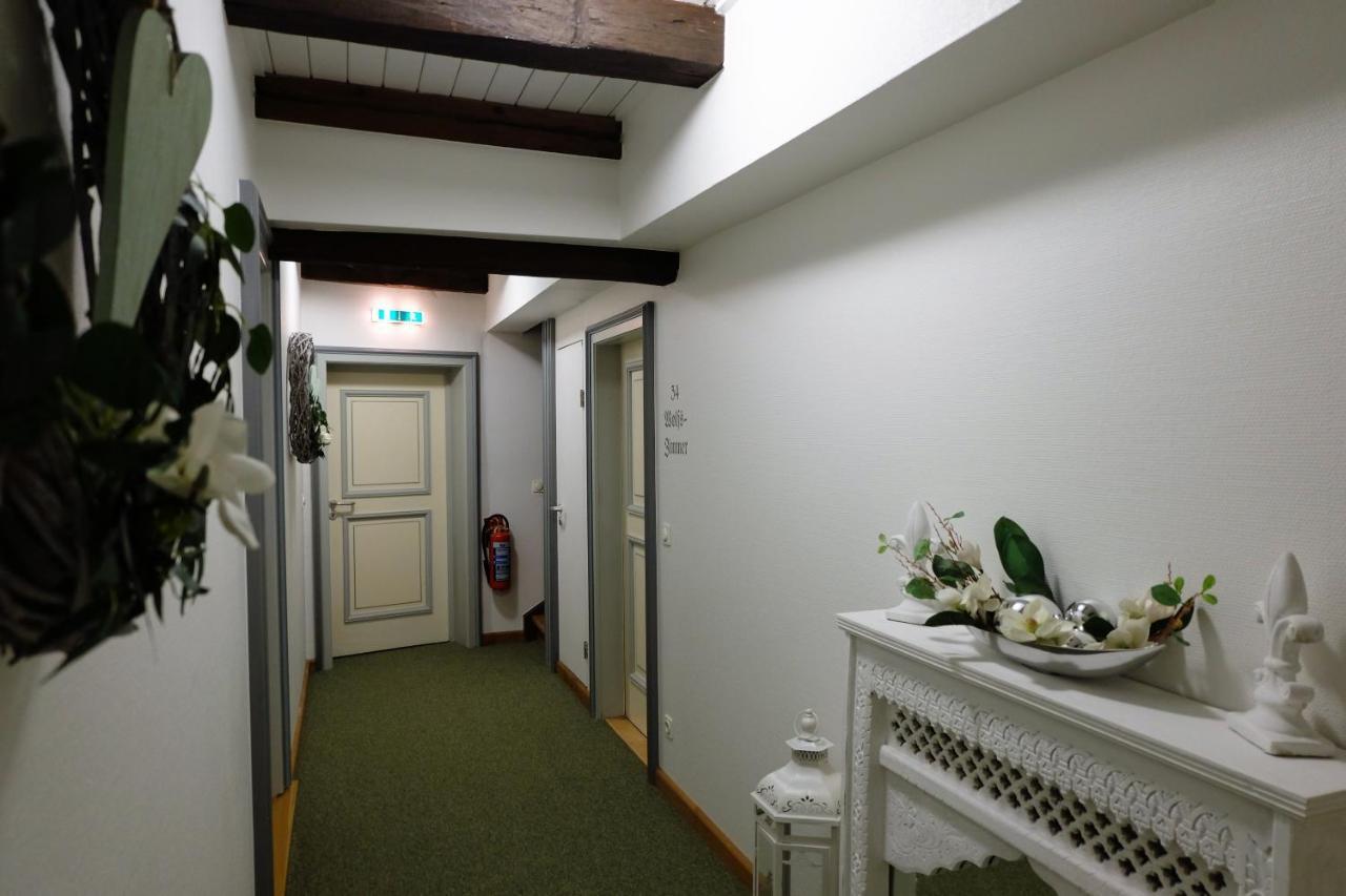 Altes Rathaus Hotel-Restaurant-Cafe Wolfhagen エクステリア 写真
